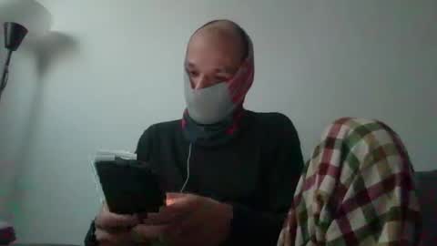Scarf guy online show from February 14, 2025, 5:14 pm