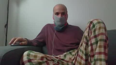 Scarf guy online show from February 18, 2026, 8:32 am