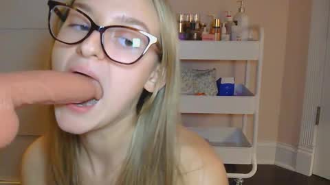 Carmen online show from December 1, 2025, 2:49 am