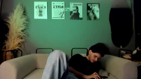 thiaan__ online show from November 1, 2025, 12:01 am