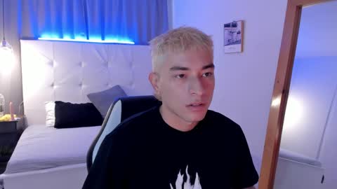 Snapshot of thiago_2003_ chatting on April 24, 2026, 12:40 pm Thiago online show from April 24, 2026, 12:40 pm