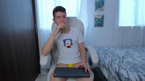 Snapshot of thiago_james69 chatting on September 29, 2025, 10:14 pm Manuel online show from September 29, 2025, 10:14 pm