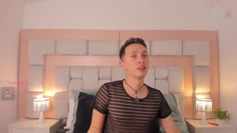 SanThiago online show from March 17, 2026, 8:01 pm