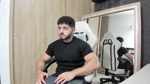 Snapshot of thiago_moretti chatting on July 18, 2026, 3:33 am THIAGO online show from July 18, 2026, 3:33 am