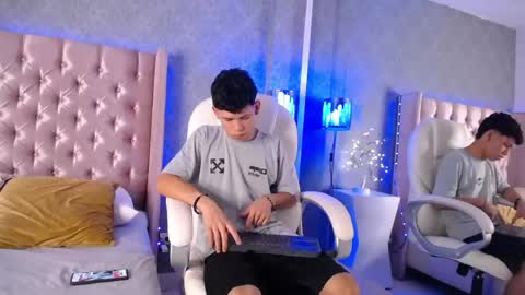 Snapshot of thiagoferrer_ chatting on June 4, 2026, 4:40 am T H I A G O online show from June 4, 2026, 4:40 am