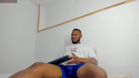 Thiago Instagram   online show from November 20, 2025, 11:48 pm