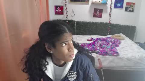 thiana_horny online show from June 19, 2026, 4:44 pm