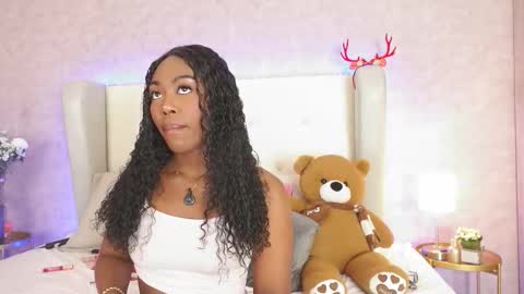 Snapshot of thianalopez chatting on December 19, 2025, 9:44 pm ThianaLopez online show from December 19, 2025, 9:44 pm