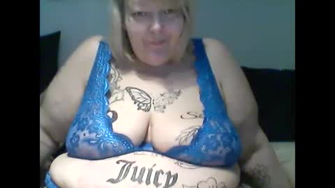 Snapshot of thickdarkangel chatting on April 16, 2026, 1:56 pm thickdarkangel online show from April 16, 2026, 1:56 pm