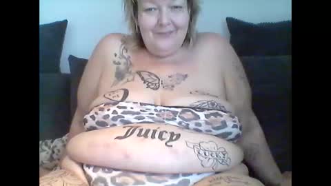 Snapshot of thickdarkangel chatting on May 10, 2026, 5:29 pm thickdarkangel online show from May 10, 2026, 5:29 pm
