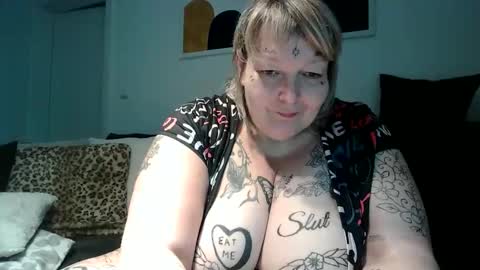 Snapshot of thickdarkangel chatting on June 9, 2026, 6:19 pm thickdarkangel online show from June 9, 2026, 6:19 pm