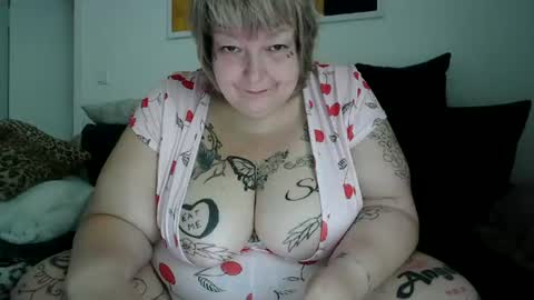 Snapshot of thickdarkangel chatting on July 1, 2026, 1:13 pm thickdarkangel online show from July 1, 2026, 1:13 pm