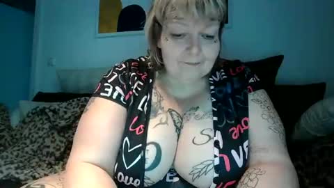 Snapshot of thickdarkangel chatting on July 19, 2026, 6:44 pm thickdarkangel online show from July 19, 2026, 6:44 pm