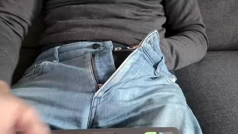 Snapshot of thickrum chatting on January 13, 2025, 10:14 am Thickru online show from January 13, 2025, 10:14 am