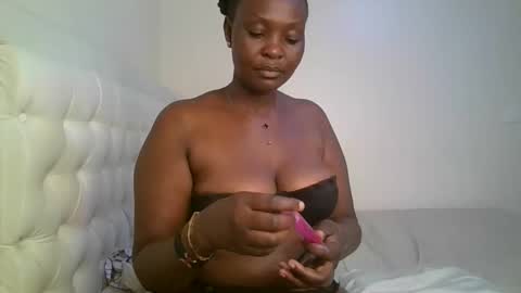 Snapshot of thicky_rue chatting on December 13, 2025, 7:53 pm Rue online show from December 13, 2025, 7:53 pm