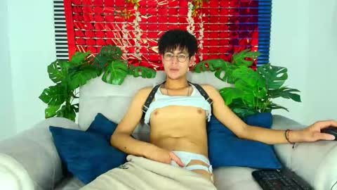 Snapshot of thiiagosaeenz chatting on February 23, 2026, 3:53 pm Thiago Saenzz online show from February 23, 2026, 3:53 pm