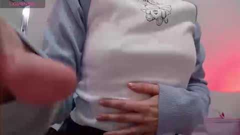 Snapshot of thin33 chatting on September 16, 2025, 10:11 pm sara online show from September 16, 2025, 10:11 pm