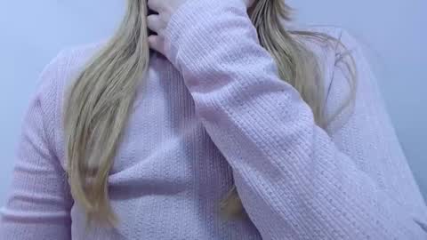 Snapshot of thin33 chatting on October 28, 2025, 3:10 am sara online show from October 28, 2025, 3:10 am