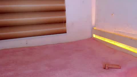 Snapshot of thinkoflaura chatting on November 26, 2025, 10:44 pm LAURA online show from November 26, 2025, 10:44 pm