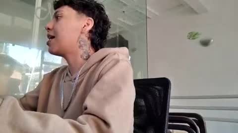 thomas27f online show from November 30, 2025, 12:42 pm