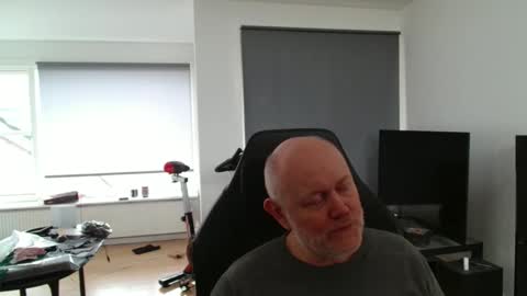 thomas315627 online show from April 14, 2026, 11:16 am