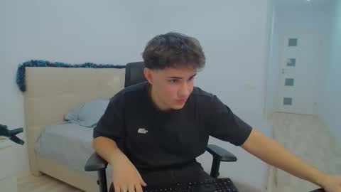 Snapshot of thomas_lawrence chatting on December 13, 2024, 9:41 pm Thomas Lawrence online show from December 13, 2024, 9:41 pm