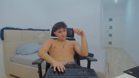 Snapshot of thomas_lawrence chatting on December 14, 2024, 1:06 am Thomas Lawrence online show from December 14, 2024, 1:06 am