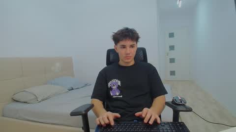 Snapshot of thomas_lawrence chatting on December 15, 2024, 10:58 pm Thomas Lawrence online show from December 15, 2024, 10:58 pm