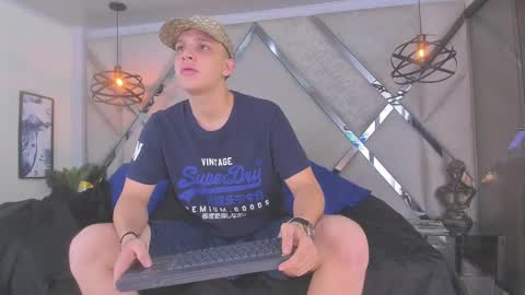 Snapshot of thomas_may4rs chatting on February 24, 2025, 7:22 am ---Thomas--- online show from February 24, 2025, 7:22 am