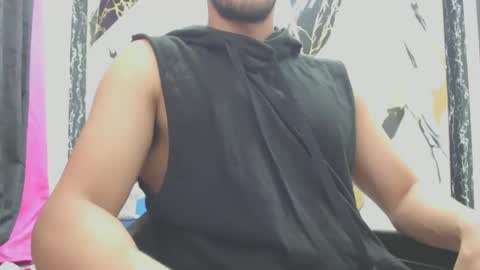Snapshot of thomas_neuman chatting on June 4, 2026, 10:49 pm Thomas online show from June 4, 2026, 10:49 pm