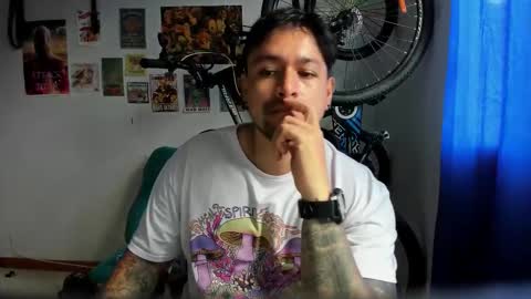 Snapshot of thomas_rol chatting on November 24, 2025, 4:40 pm Thomas online show from November 24, 2025, 4:40 pm