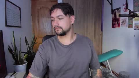 Snapshot of thomas_rol chatting on December 13, 2025, 7:53 pm Thomas online show from December 13, 2025, 7:53 pm