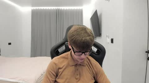Snapshot of thomas_shelbivip chatting on April 30, 2026, 8:57 pm Tomas online show from April 30, 2026, 8:57 pm