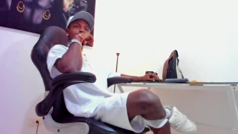 Snapshot of thomas_shelbys chatting on February 22, 2025, 1:44 am Thomas online show from February 22, 2025, 1:44 am