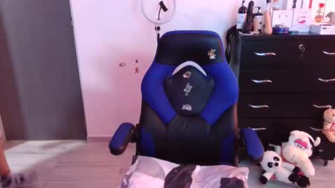 Snapshot of thomascooper_cams chatting on November 2, 2025, 7:49 pm VALERIA online show from November 2, 2025, 7:49 pm