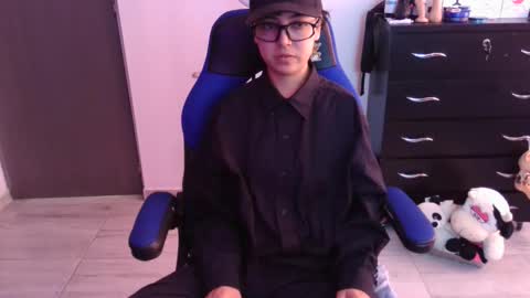 Snapshot of thomascooper_cams chatting on November 29, 2025, 6:44 pm VALERIA online show from November 29, 2025, 6:44 pm