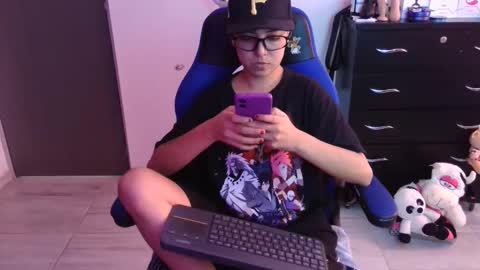 Snapshot of thomascooper_cams chatting on December 1, 2025, 6:57 pm VALERIA online show from December 1, 2025, 6:57 pm