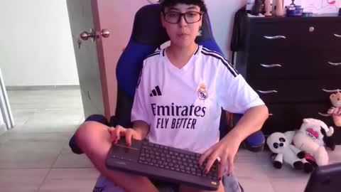 Snapshot of thomascooper_cams chatting on December 5, 2025, 5:31 pm VALERIA online show from December 5, 2025, 5:31 pm