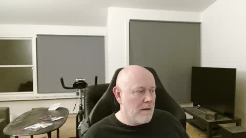 thomash32 online show from October 16, 2025, 8:54 pm