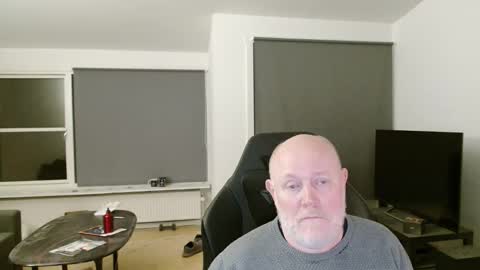 thomash32 online show from October 24, 2025, 7:10 pm