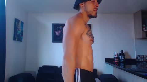 Snapshot of thomashoward31 chatting on February 2, 2025, 9:23 pm Thomas online show from February 2, 2025, 9:23 pm