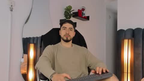 Snapshot of thomasmarzo1 chatting on October 8, 2025, 6:16 pm sweetfit boy online show from October 8, 2025, 6:16 pm