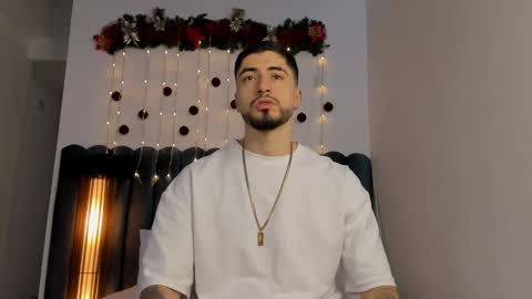 Snapshot of thomasmarzo1 chatting on December 16, 2025, 6:24 pm sweetfit boy online show from December 16, 2025, 6:24 pm