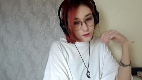 Snapshot of thomasvicknair chatting on November 30, 2025, 11:14 am Lina online show from November 30, 2025, 11:14 am