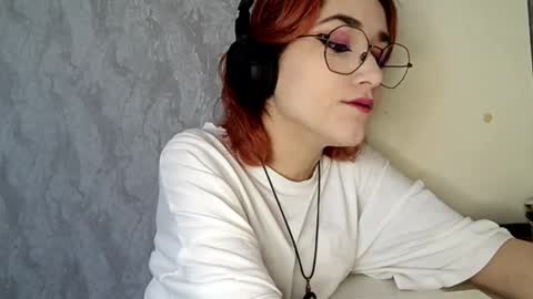 Snapshot of thomasvicknair chatting on December 3, 2025, 11:41 am Lina online show from December 3, 2025, 11:41 am