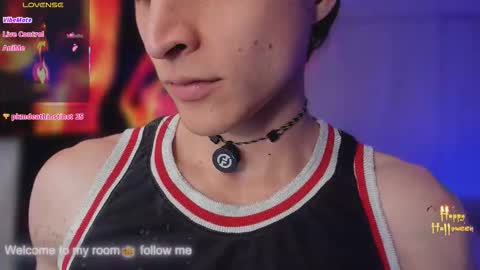 Snapshot of thomklein chatting on October 23, 2025, 7:34 pm Thom Klein online show from October 23, 2025, 7:34 pm