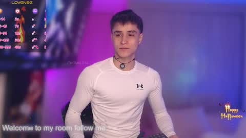 Snapshot of thomklein chatting on October 25, 2025, 10:12 am Thom Klein online show from October 25, 2025, 10:12 am