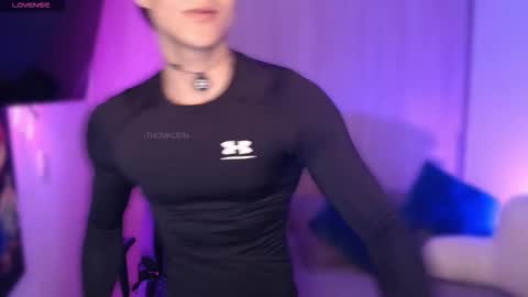 Snapshot of thomklein chatting on November 14, 2025, 9:41 am Thom Klein online show from November 14, 2025, 9:41 am