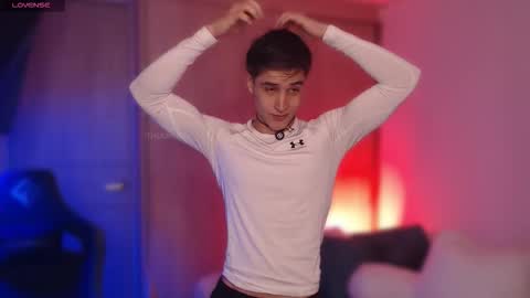 Snapshot of thomklein chatting on November 24, 2025, 9:09 am Thom Klein online show from November 24, 2025, 9:09 am