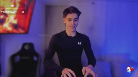 Snapshot of thomklein chatting on December 2, 2025, 7:09 pm Thom Klein online show from December 2, 2025, 7:09 pm